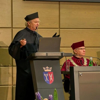 Nadanie tytułu doktora honoris causa Jerzemu Zawistowskiemu, profesorowi Uniwersytetu Kolumbii Brytyjskiej w Vancouver