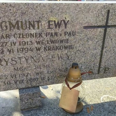 28 października 2022 r., Przedstawiciele Uniwersytetu Rolniczego w Krakowie odwiedzili miejsca spoczynku wybitnych przedstawicieli społeczności akademickiej URK