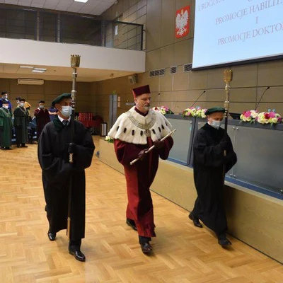 18 czerwca 2021 r., Promocje doktorskie i habilitacyjne - cz. 1. Rozpoczęcie uroczystości i odnowienie doktoratów