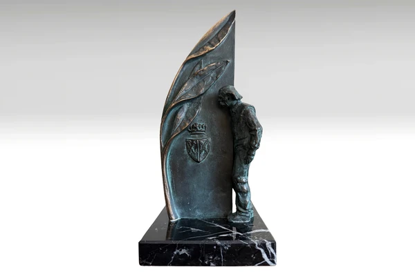 Zdjęcie przedstawia statuetkę o nazwie Laur Kultury URK