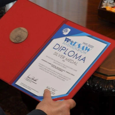 27 listopada 2020 r., Wręczenie przez JM Rektora złotego i srebrnego medalu, otrzymanych podczas Międzynarodowej Warszawskiej Wystawy Wynalazków IWIS 2020,