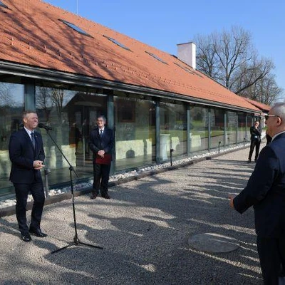 Uroczyste otwarcie wyremontowanego zespołu folwarcznego UR