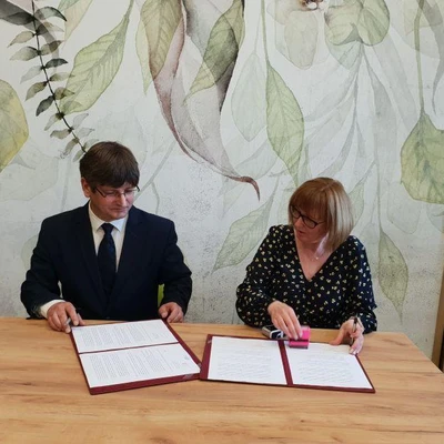 10 maja 2022 r., Podpisanie umowy o współpracy między Uniwersytetem Rolniczym, a Szkołą Podstawową w Bibicach