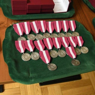 Uroczyste wręczenie medali za zasługi i za wieloletnią służbę 009