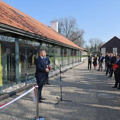 Uroczyste otwarcie wyremontowanego zespołu folwarcznego UR