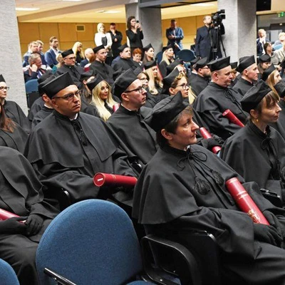 19 maja 2023 r.; Promocje habilitacyjne i doktorskie, odnowienie doktoratu,