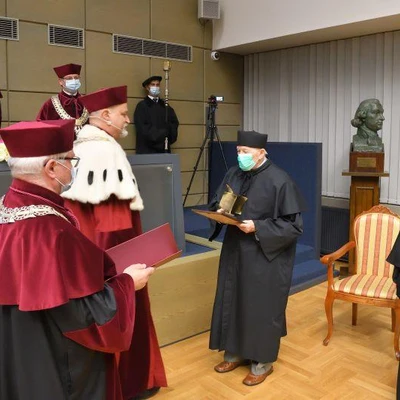 18 czerwca 2021 r., Promocje doktorskie i habilitacyjne - cz. 1. Rozpoczęcie uroczystości i odnowienie doktoratów