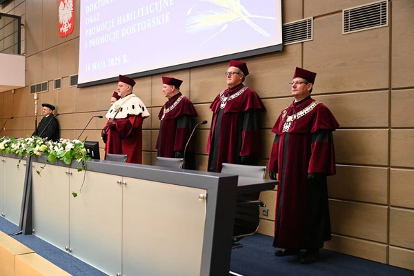 Uroczyste promocje doktorów habilitowanych i doktorów oraz odnowienie doktoratów w Uniwersytecie Rolniczym w Krakowie, fot. 02