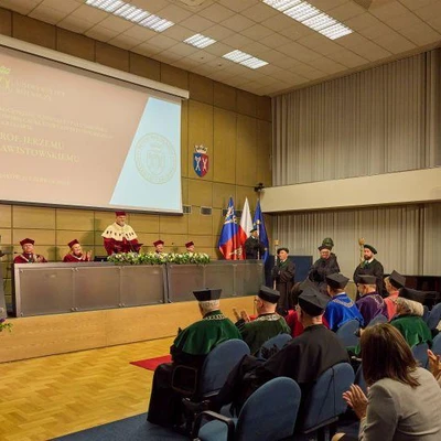 Nadanie tytułu doktora honoris causa Jerzemu Zawistowskiemu, profesorowi Uniwersytetu Kolumbii Brytyjskiej w Vancouver