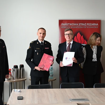 Podpisanie porozumienia pomiędzy polikliniką weterynaryjną a Państwową Strażą Pożarną_1