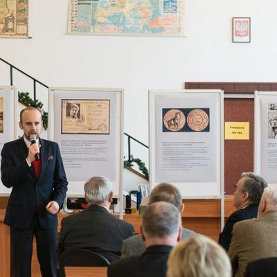 Wernisaż wystawy w Bibliotece Głównej - Wybrane przedmioty z kolekcji Muzeum UR