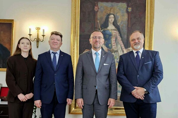 Rektor Uniwersytetu prof. Sylwester Tabor, prof. Andrzej Sechaman, Wiaczesław Wojnarowskyj, Valentyna Kuzmin