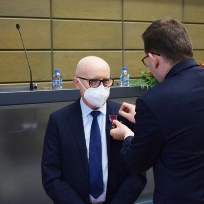 Uroczyste wręczenie medali za zasługi i za wieloletnią służbę 011