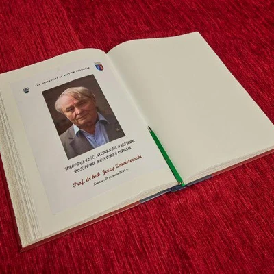 Nadanie tytułu doktora honoris causa Jerzemu Zawistowskiemu, profesorowi Uniwersytetu Kolumbii Brytyjskiej w Vancouver