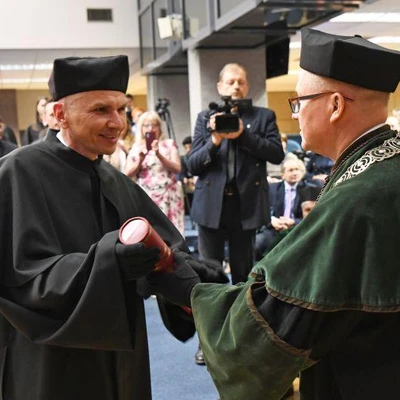 19 maja 2023 r.; Promocje habilitacyjne i doktorskie, odnowienie doktoratu,