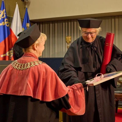 Nadanie tytułu doktora honoris causa Jerzemu Zawistowskiemu, profesorowi Uniwersytetu Kolumbii Brytyjskiej w Vancouver