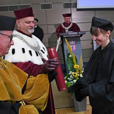 19 maja 2023 r.; Promocje habilitacyjne i doktorskie, odnowienie doktoratu,