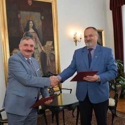29 września 2021 r., Podpisanie umowy z firmą Symkom