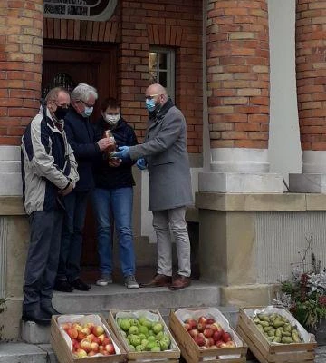 17 listopada 2020r., Przekazanie darów od Uniwersytetu Rolniczego w Krakowie dla zakażonych Covid-19 pacjentów Szpitala Klinicznego im. Dr. Józefa Babińskiego w Krakowie