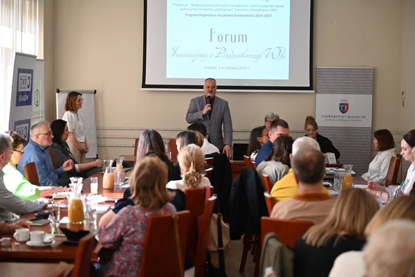 Uczestnicy forum _04