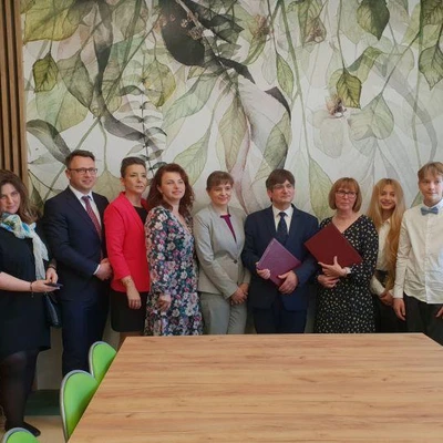 10 maja 2022 r., Podpisanie umowy o współpracy między Uniwersytetem Rolniczym, a Szkołą Podstawową w Bibicach