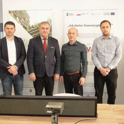 Przekazanie sensora do pomiarów jakości powietrza oraz tablicy wyświetlającej wyniki przez firmę Beskid Instruments,