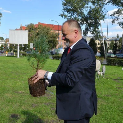 6 października 2020 r., Sadzenie limby pod Budynkiem Jubileuszowym