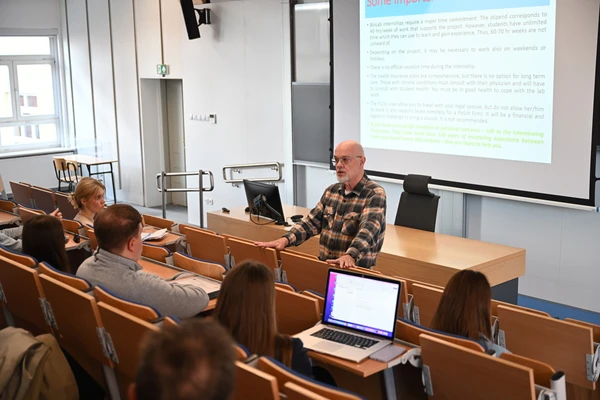 Spotkanie studentów i doktorantów z prof. Zygmuntem Derewendą