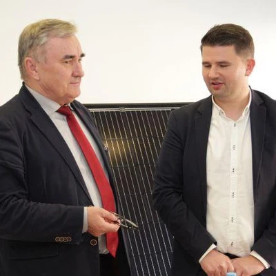 Przekazanie sensora do pomiarów jakości powietrza oraz tablicy wyświetlającej wyniki przez firmę Beskid Instruments,