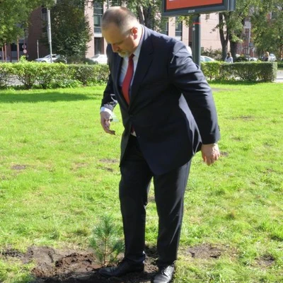 6 października 2020 r., Sadzenie limby pod Budynkiem Jubileuszowym
