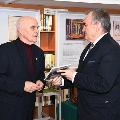 Wernisaż wystawy w Bibliotece Głównej - Wybrane przedmioty z kolekcji Muzeum UR