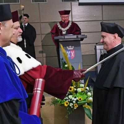 19 maja 2023 r.; Promocje habilitacyjne i doktorskie, odnowienie doktoratu,