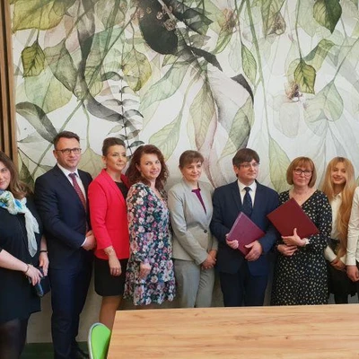 10 maja 2022 r., Podpisanie umowy o współpracy między Uniwersytetem Rolniczym, a Szkołą Podstawową w Bibicach