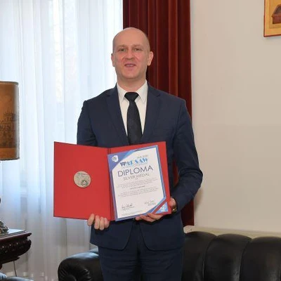 25 listopada 2020 r., Wręczenie przez JM Rektora srebrnych medali otrzymanych podczas Międzynarodowej Warszawskiej Wystawy Wynalazków IWIS 2020