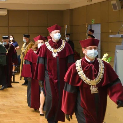 18 czerwca 2021 r., Promocje doktorskie i habilitacyjne - cz. 1. Rozpoczęcie uroczystości i odnowienie doktoratów