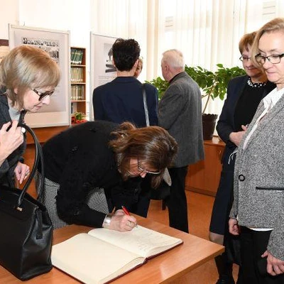 Wernisaż wystawy w Bibliotece Głównej - Wybrane przedmioty z kolekcji Muzeum UR