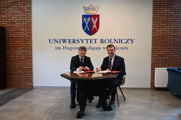Umowa o współpracy z Zespołem Szkół Centrum Kształcenia im. II Czechosłowackiej Brygady Spadochronowej w Nowosielcach