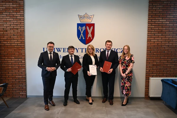 Umowa o współpracy z Zespołem Szkół Centrum Kształcenia im. II Czechosłowackiej Brygady Spadochronowej w Nowosielcach