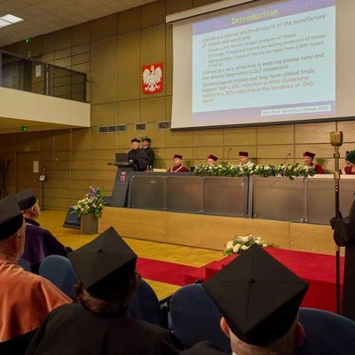 Nadanie tytułu doktora honoris causa Jerzemu Zawistowskiemu, profesorowi Uniwersytetu Kolumbii Brytyjskiej w Vancouver