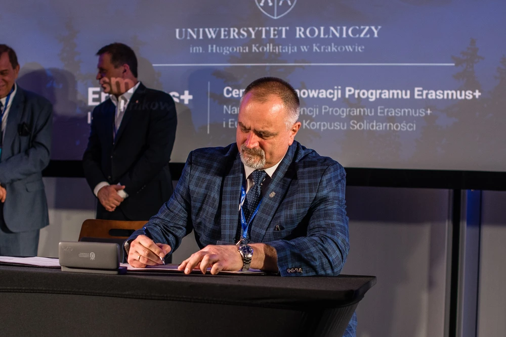 Zdj.01. Podpisanie porozumienia na rzecz wspierania innowacji poprzez Program Erasmus+
