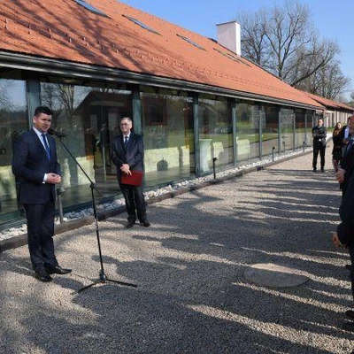 Uroczyste otwarcie wyremontowanego zespołu folwarcznego UR