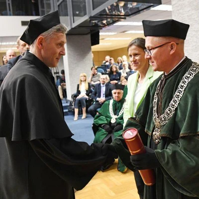 19 maja 2023 r.; Promocje habilitacyjne i doktorskie, odnowienie doktoratu,