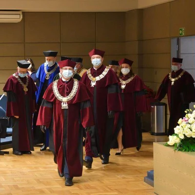 18 czerwca 2021 r., Promocje doktorskie i habilitacyjne - cz. 1. Rozpoczęcie uroczystości i odnowienie doktoratów