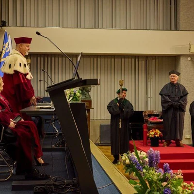 Nadanie tytułu doktora honoris causa Jerzemu Zawistowskiemu, profesorowi Uniwersytetu Kolumbii Brytyjskiej w Vancouver