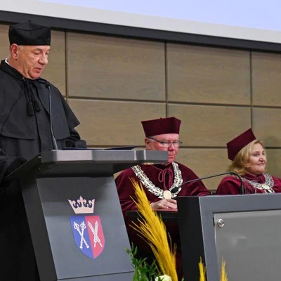 19 maja 2023 r.; Promocje habilitacyjne i doktorskie, odnowienie doktoratu,