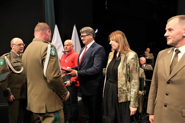 Leśny Zakład Doświadczalny w Krynicy-Zdroju wyróżniony przez Karpacki Oddział Straży Granicznej - uczestnicy wydarzenia