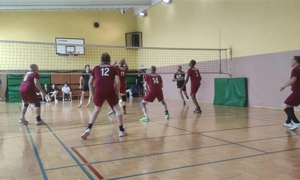 Mecz siatkarski profesorów w Radoczy_2