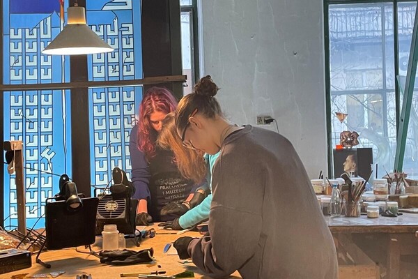 students at the MuWi Stained Glass Museum