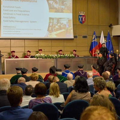 Nadanie tytułu doktora honoris causa Jerzemu Zawistowskiemu, profesorowi Uniwersytetu Kolumbii Brytyjskiej w Vancouver