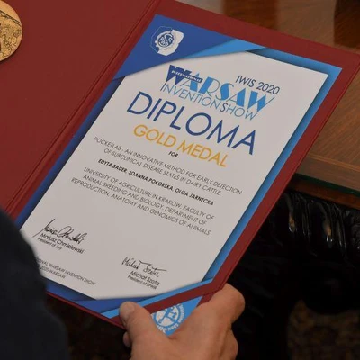 27 listopada 2020 r., Wręczenie przez JM Rektora złotego i srebrnego medalu, otrzymanych podczas Międzynarodowej Warszawskiej Wystawy Wynalazków IWIS 2020,